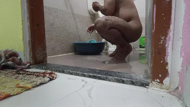 LovedSunsine1990: Guys, You Like My Naked Bath.