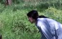 Backdoor Films: Gagica brunetă satisface pula unui tip norocos în aer liber