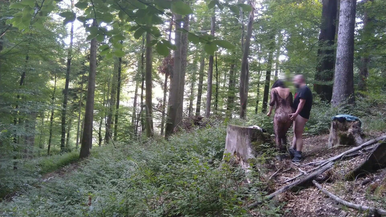 Toilet Mommy: 准备服务的成熟性爱片