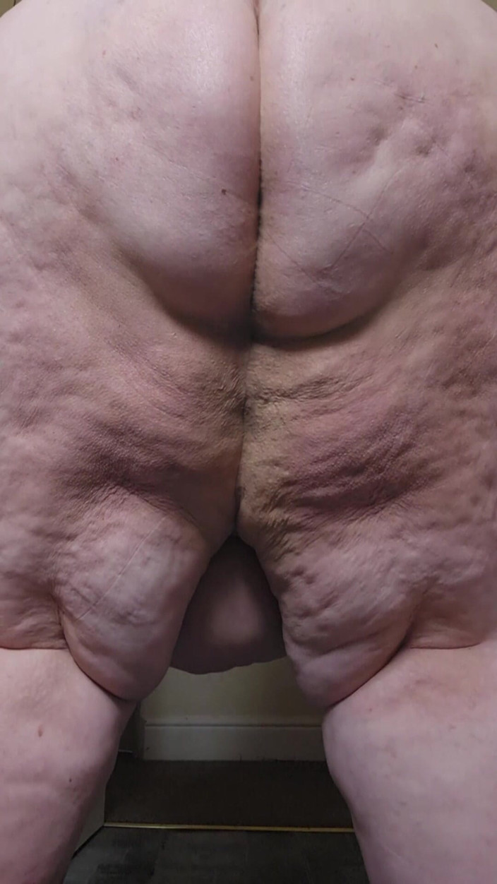 SSBBWLadyBrads: SSBBW Giant Walking Towards You