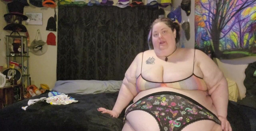 Kitty Delgato: J'ai du mal à essayer et à montrer ma culotte en string