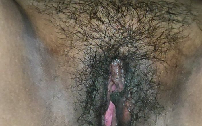 Surbappa1245: Yeni evli Bengalli yenge amcığını parmaklıyor