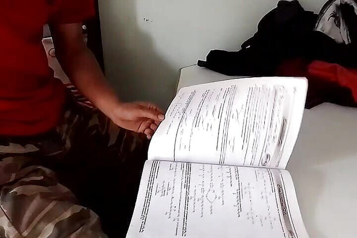 Gangbang straight: Sexo de humor mientras estudia Chem increíble gay