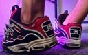 Sneakersmax98: Jugando con zapatillas osiris y semen dentro