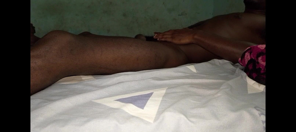 Masturbator emmy: Соло По-быстрячку С Моей Кроватью В Другой Комнате