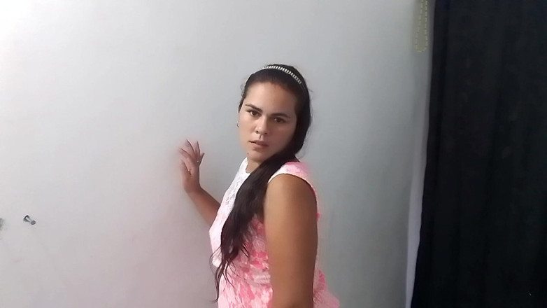 Kanu Eel: La matrigna sexy scuote il sedere per sedurmi