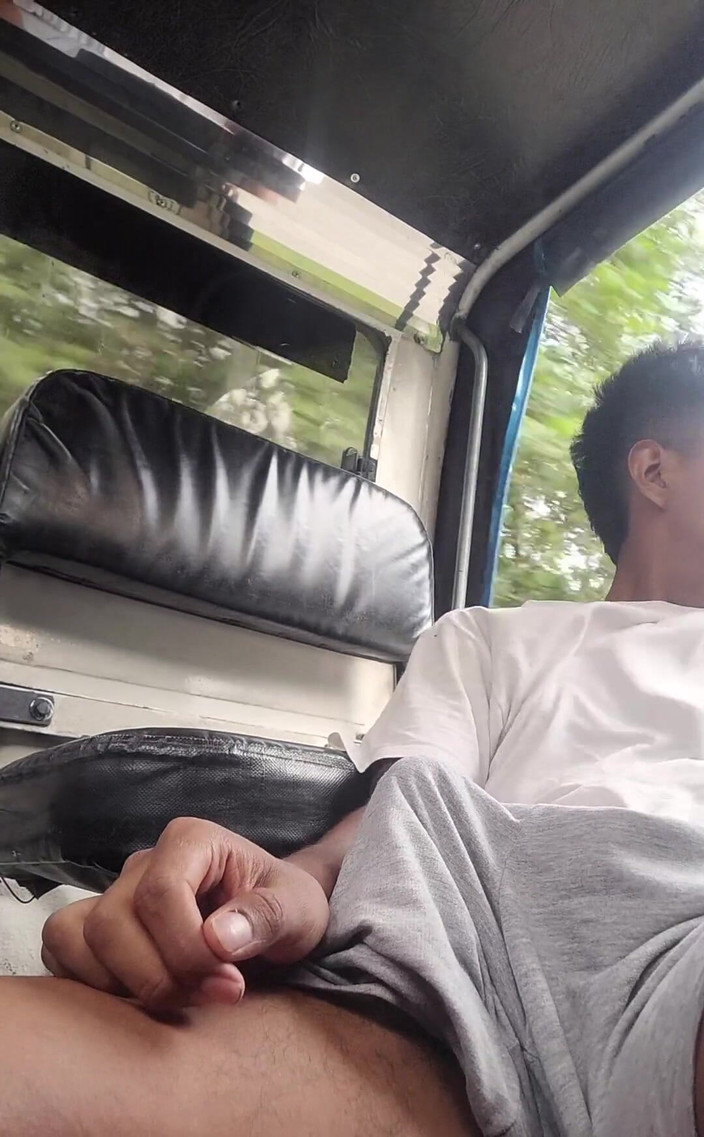 Deiby Latino: Развлекаясь за рулем в машине