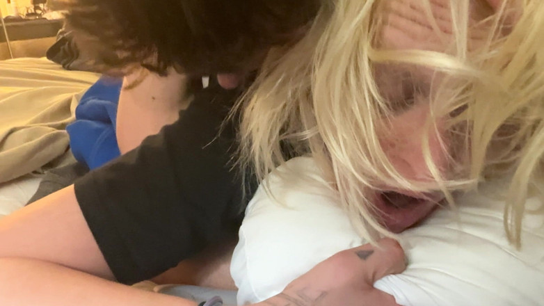 Alpha stud 4 u: Je la baise par derrière, avec un cul en l’air,...