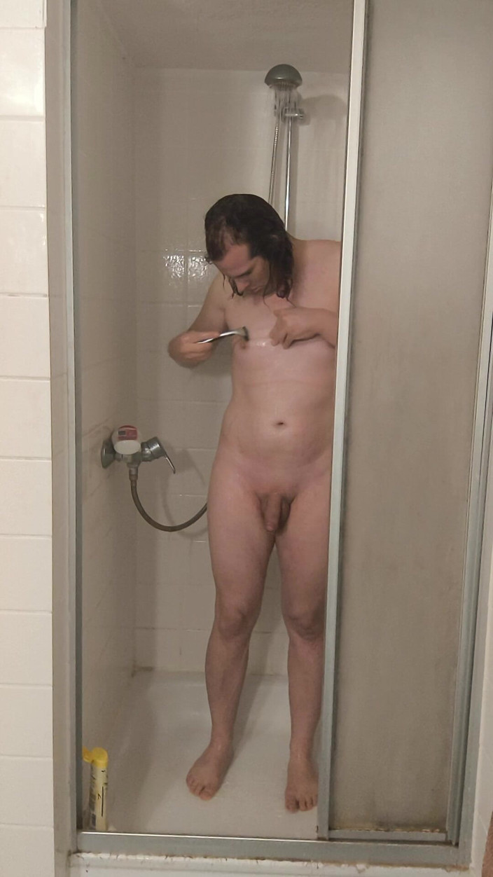 JanineLang: शॉवर, शेव, सूखना और हार्मोन लेना