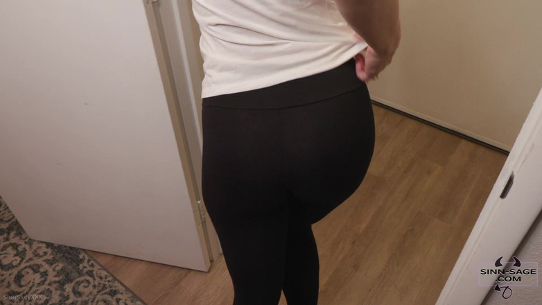 Sinn Sage: Sinn Sage की विशेषता घूरते हुए पकड़ा गया