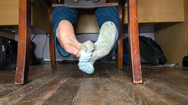 Miss Dimples: POV váš Femboy Spolubydlící vás škádlí svými chodidly (bez verze paint)