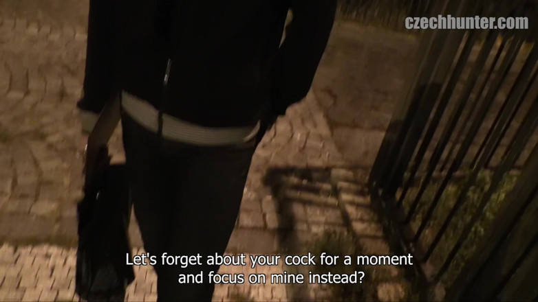 Czech Hunter: 체코 헌터 - 현금으로 직선 처녀 엉덩이를 팔고 깊이 박는 금연 학생