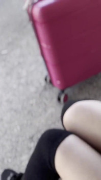 ¡Maryjane se masturba y se echa al agua en la estación de tren!