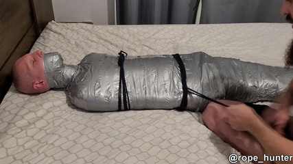 Rope Hunter: Bikin ibu nakal ini nggak bakal pergi kemana-mana