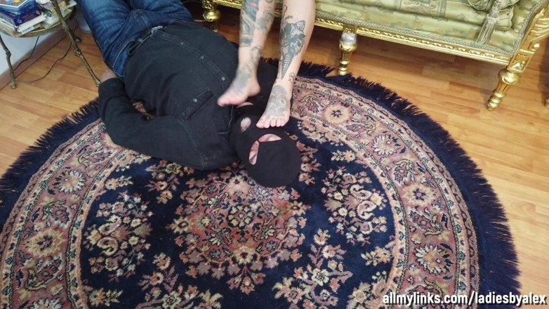 Fetish videos by Alex: Worshiping the feet of a tattooed blonde lady