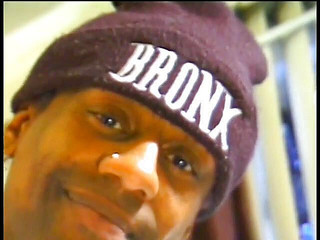 Gays Case: 흑인 양키스 팬 은 자신의 방에서 혼자 하나를 문질러