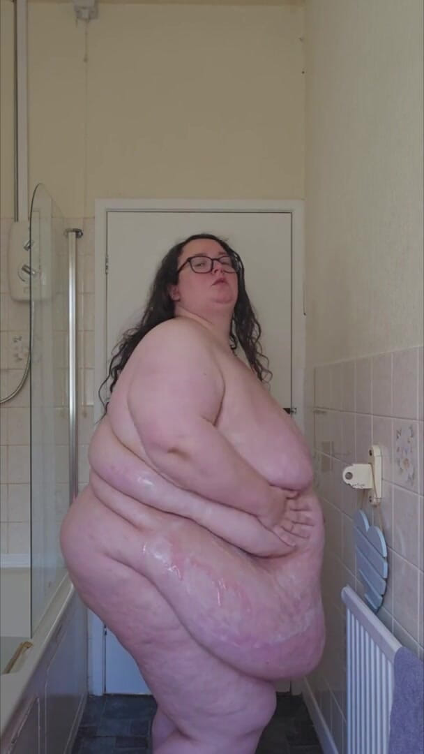 SSBBWLadyBrads: SSBBW Bathroom Cream Belly Body