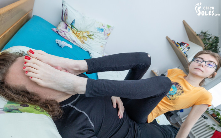 Czech Soles - foot fetish content: Kaki busuk menghirup dan penguasaan