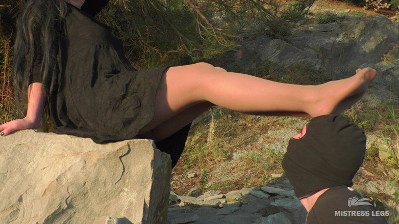 Mistress Legs: Panty voetenaanbidding op de kust