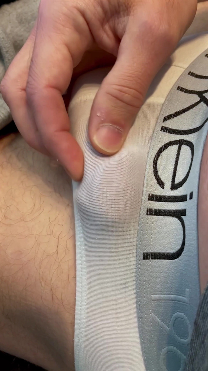 NakedFoxx: Оргазм уздечки и сперма, растирая мой хуй через мои трусики