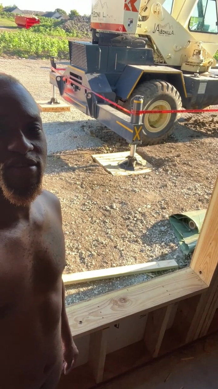 Kennie Jai: 흑인 대물 자지에게 따먹히는 핫한 금발 밀프