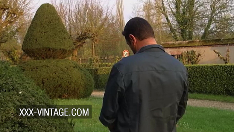 XXX-Vintage: Trio vintage avec deux nanas soumises