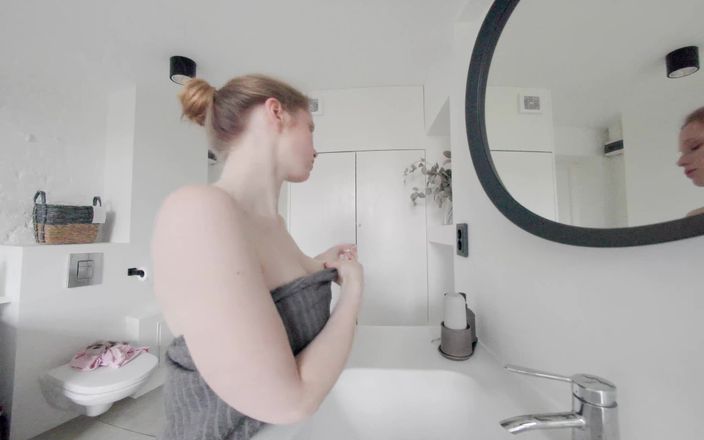 VR Bananas: Arielka orina y ducha a la mañana