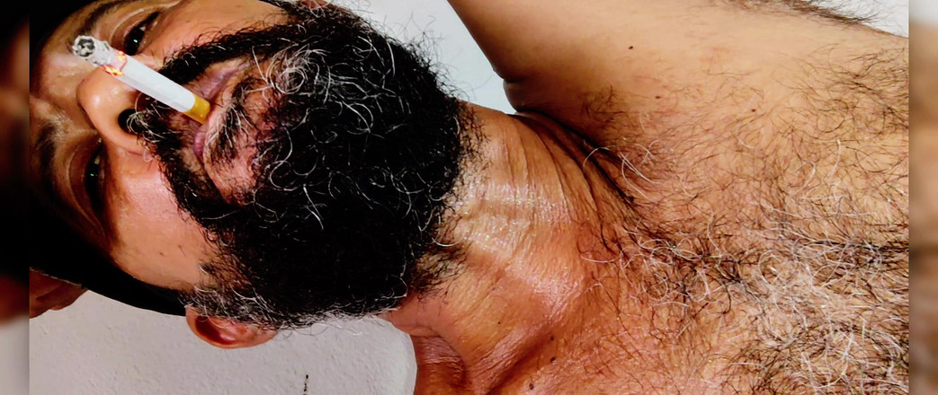 Stink HairyMale: Fumatul în prima zi a anului 2026