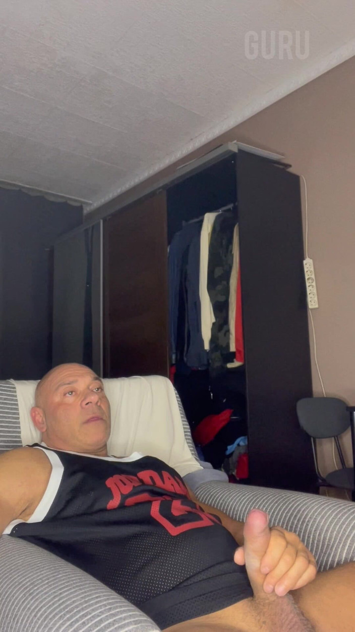 Mr. Guru: Pan Guru Home Wank Jerk