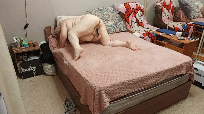 Zona901: Eine nachbarin mit einem großen runden arsch und einer haarigen...