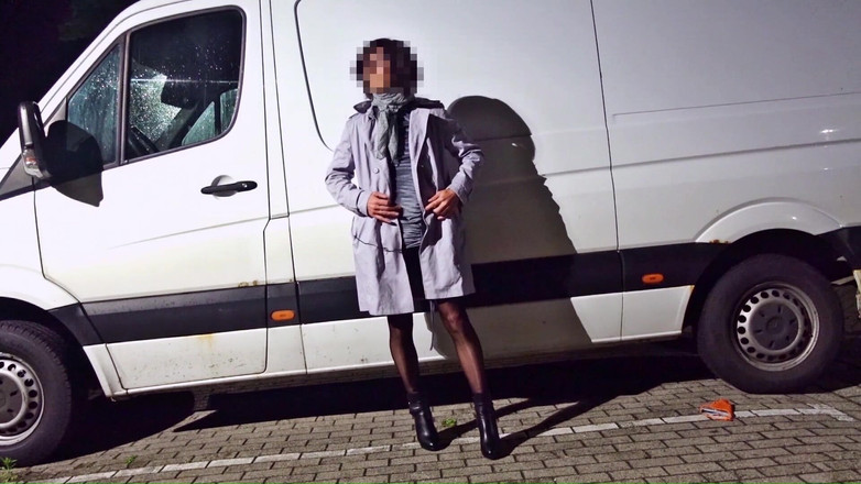 Loreley add: Clismă cu lapte și pișare în ciorapi