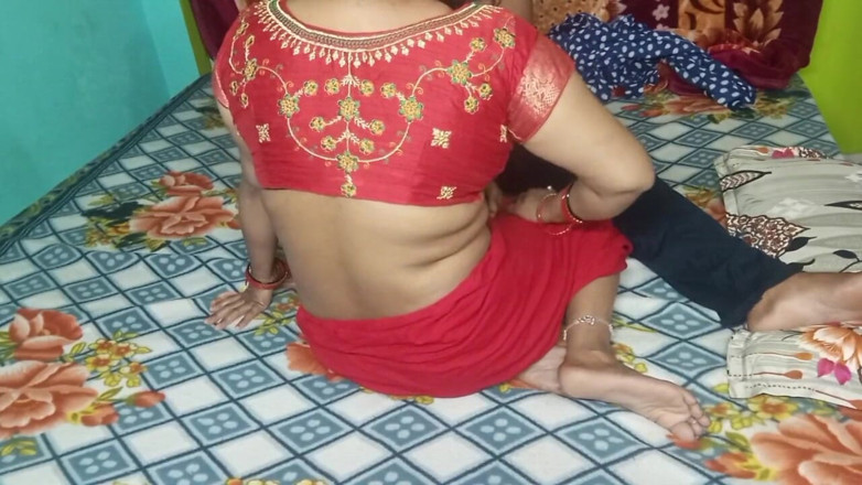 Manjushukla: 처음으로 내 여친을 그녀의 방에서 따먹어.