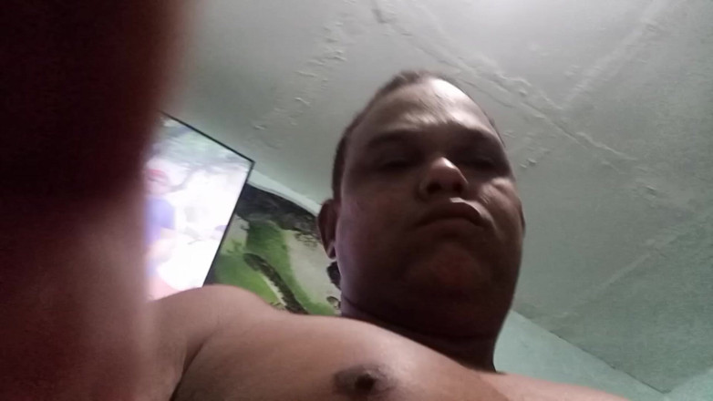 anal_queen_amateur: Masuk dan keluar dari pantatnya, pancutan sehingga dia datang di...