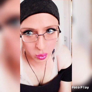 Lena would prefer to take herself: レナ・マリー