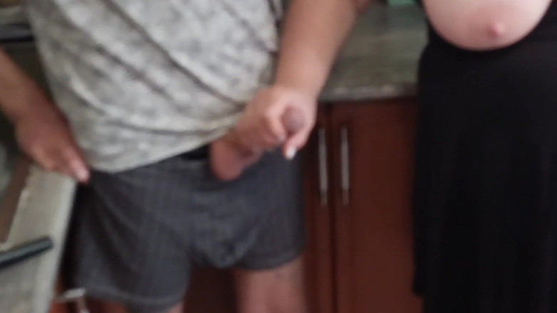 Zona901: Ibu mertua ngocok sampai dicrot sperma sebelum makan siang