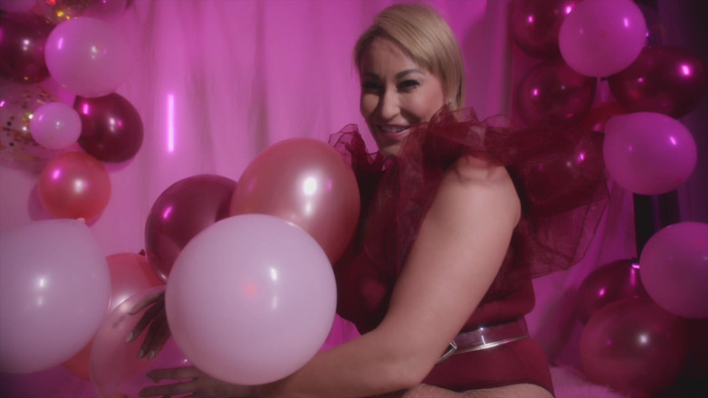 RyanKeely: 与丰满熟女的气球乐趣 - ryan keely