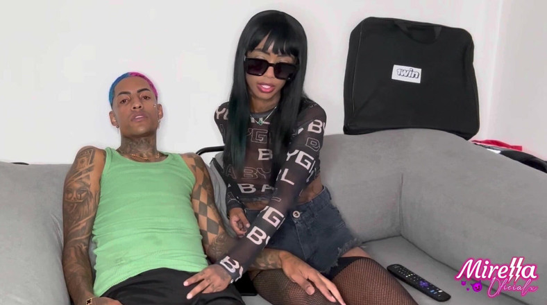 Mirellaoficialx: Můj přítel se nezmění, pokaždé, když mě přijde navštívit, jsou...