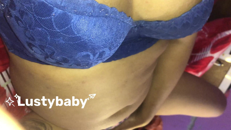 Lustybaby605: Teman wanita Nepal menggunakan alat penggetar semasa berkongkek