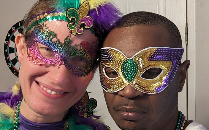 IvyTaylorCouple: 彼女のマンコをドキドキさせる