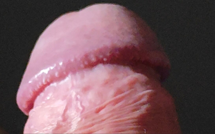 Straight Daddy Club: Úžasný detail koruny penisu a nohou v pozadí