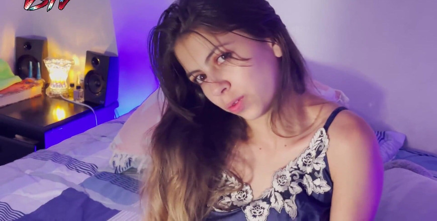 Victoria Smith TV: Je demande à ma coloc de m’aider avec quelque chose qui...