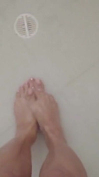 Pieds sexy sous la douche