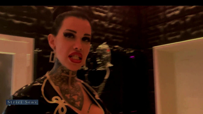 Strict Senz: Міс Алесса Мілано шмагає розтягнуту стоячу чорну білу сюїту 13 хв
