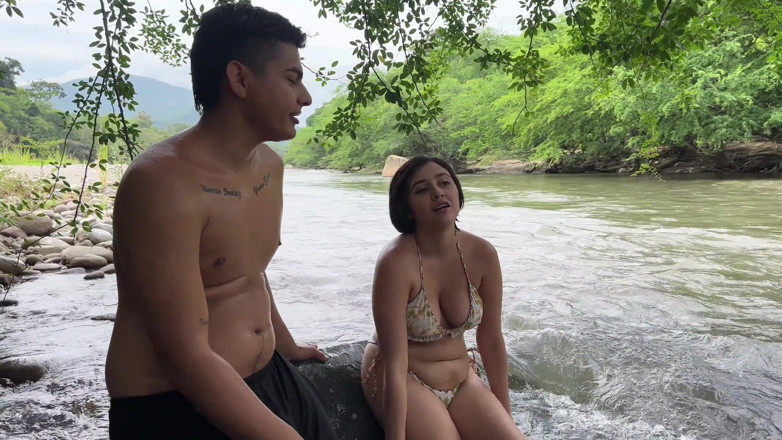 ManuelaAlvarez: Tôi đưa chị kế latinh và xinh đẹp của tôi ra sông để...