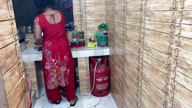 SAFI TV: Mám sexuální videa se svým nevlastním bratrem