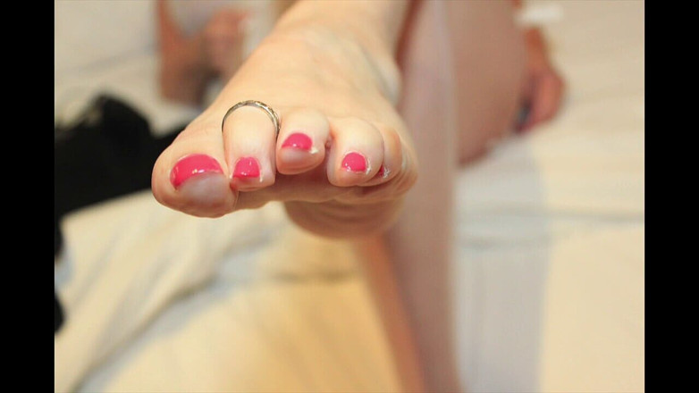 Mr MF: Mrs परिपक्व पैरों ने आपको लंड हिलाने की चुनौती दी