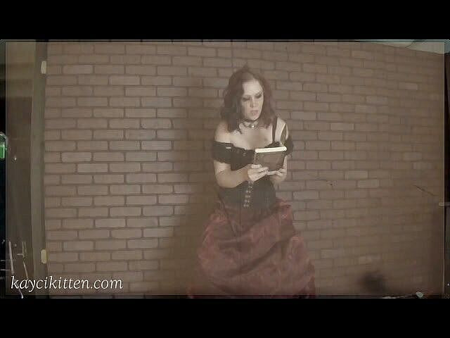 Kayci Kitten: Penderitaan yang indah, waktu cerita sybian