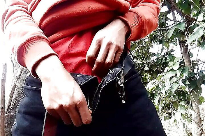 Gangbang straight: Trend berpakaian penghormatan kencing kepada Sunny Leone