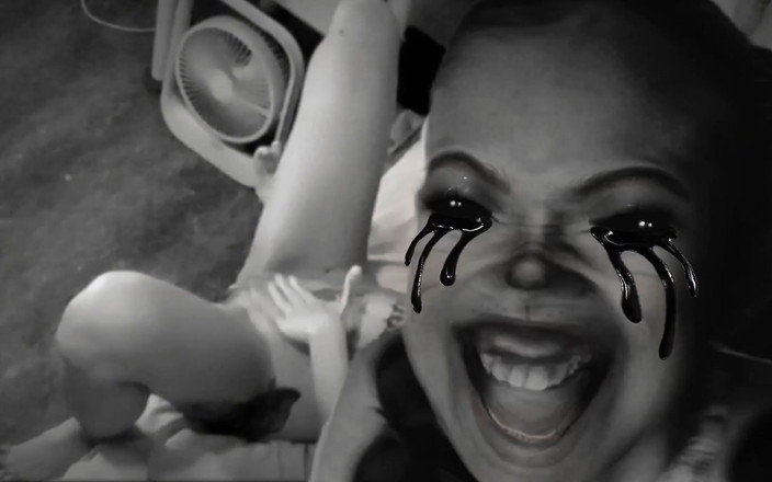 MaikaMann: Vidéo inquiétante d’une caméra de sécurité - trop malade