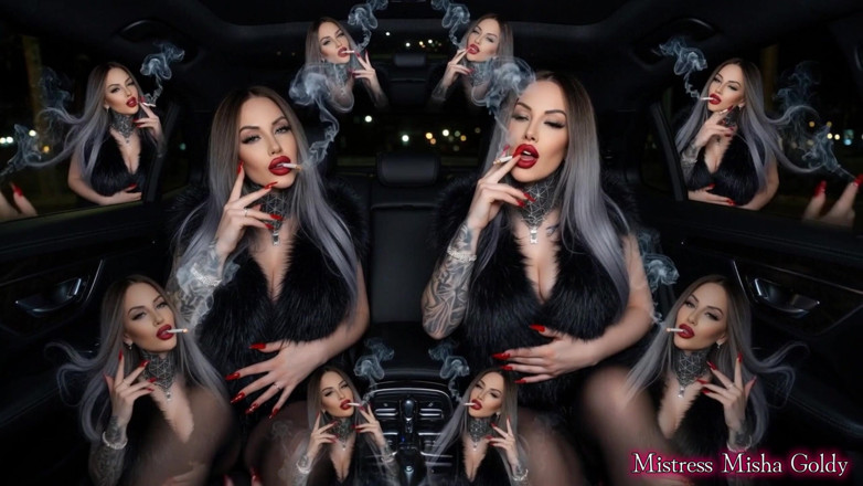 Goddess Misha Goldy: Anda sepatutnya berada di tempat duduk belakang saya